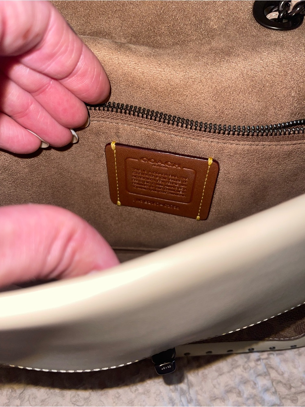 Coach Beige and Tan Leather Shoulder Bag with Floral Turnlock - Picture 4 of 5